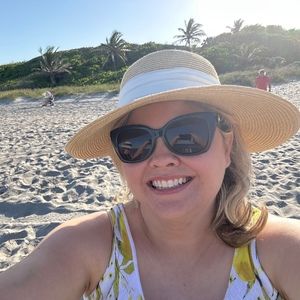 Meet your Posher, Claire